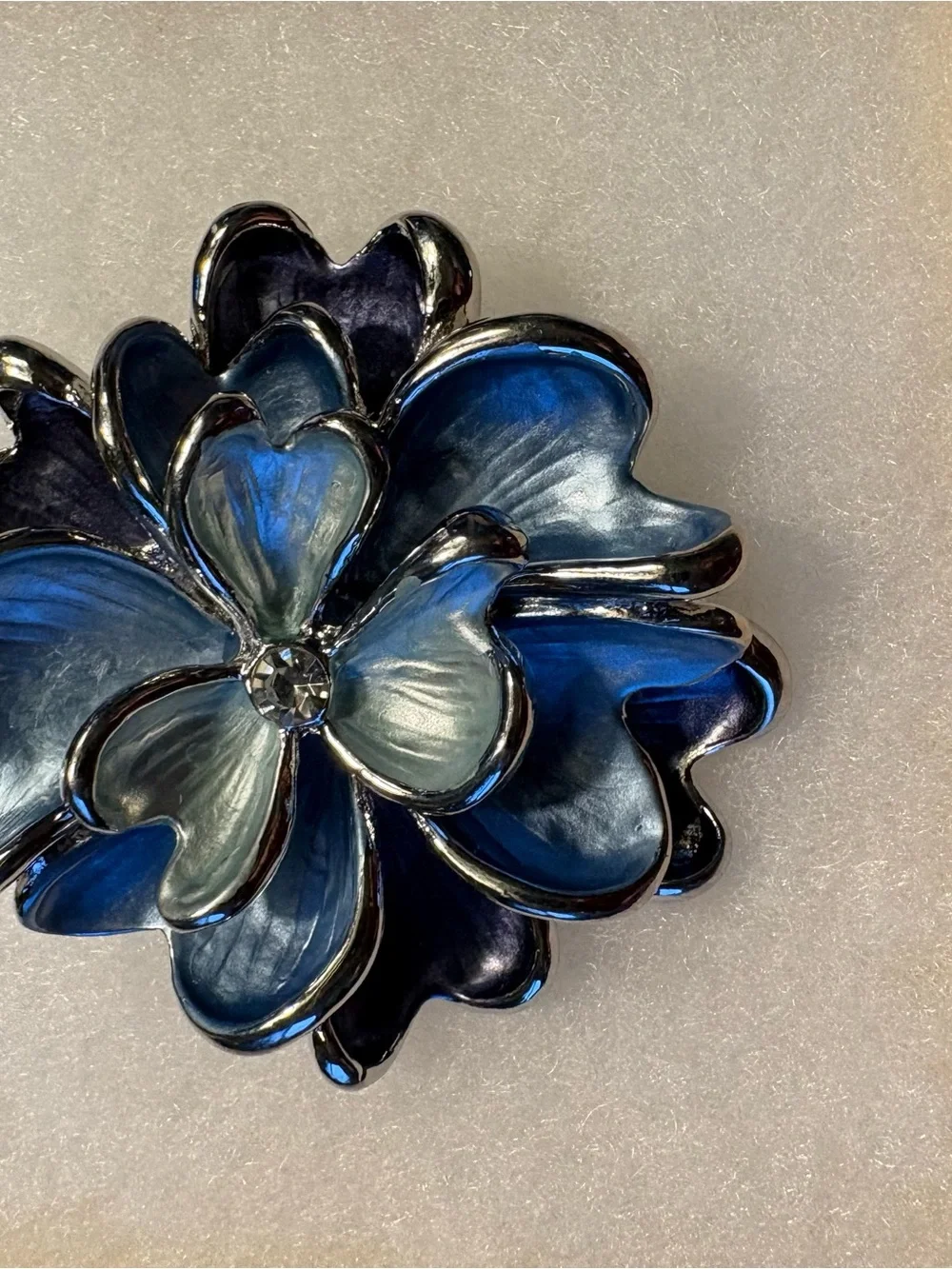 Magnetic Fastener Blue Floral Pin Brooch